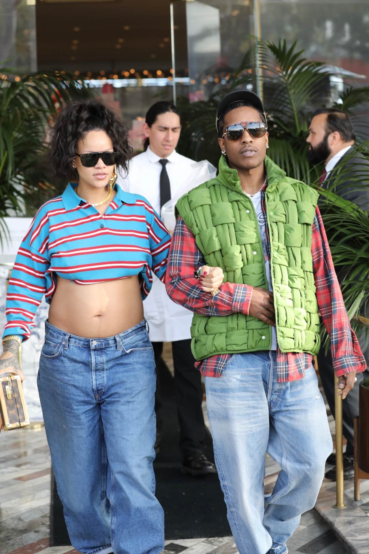 RIHANNA PONOVNO DIKTIRA TREDNOVE - Trudnice otkrile trbuhe