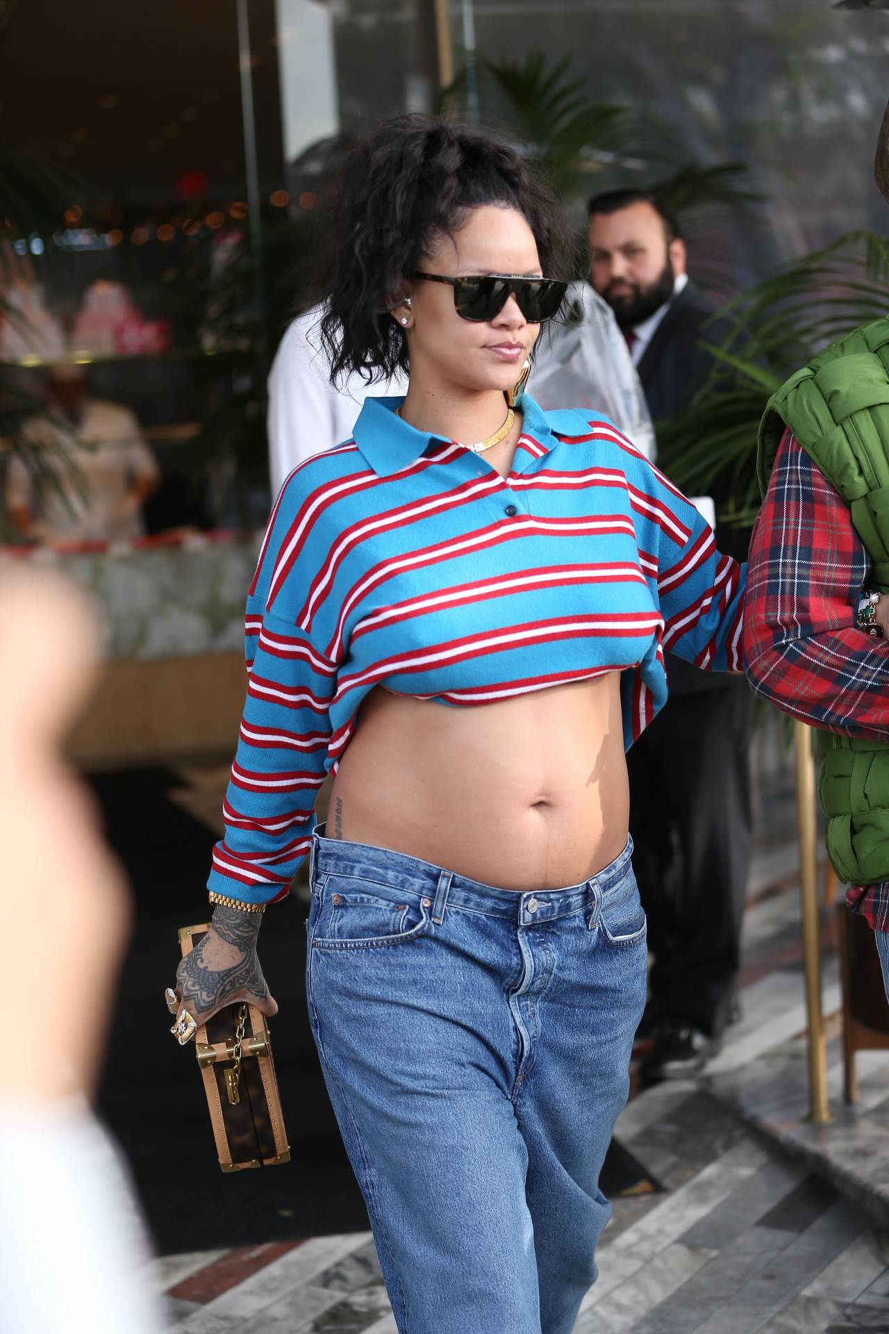 RIHANNA PONOVNO DIKTIRA TREDNOVE - Trudnice otkrile trbuhe