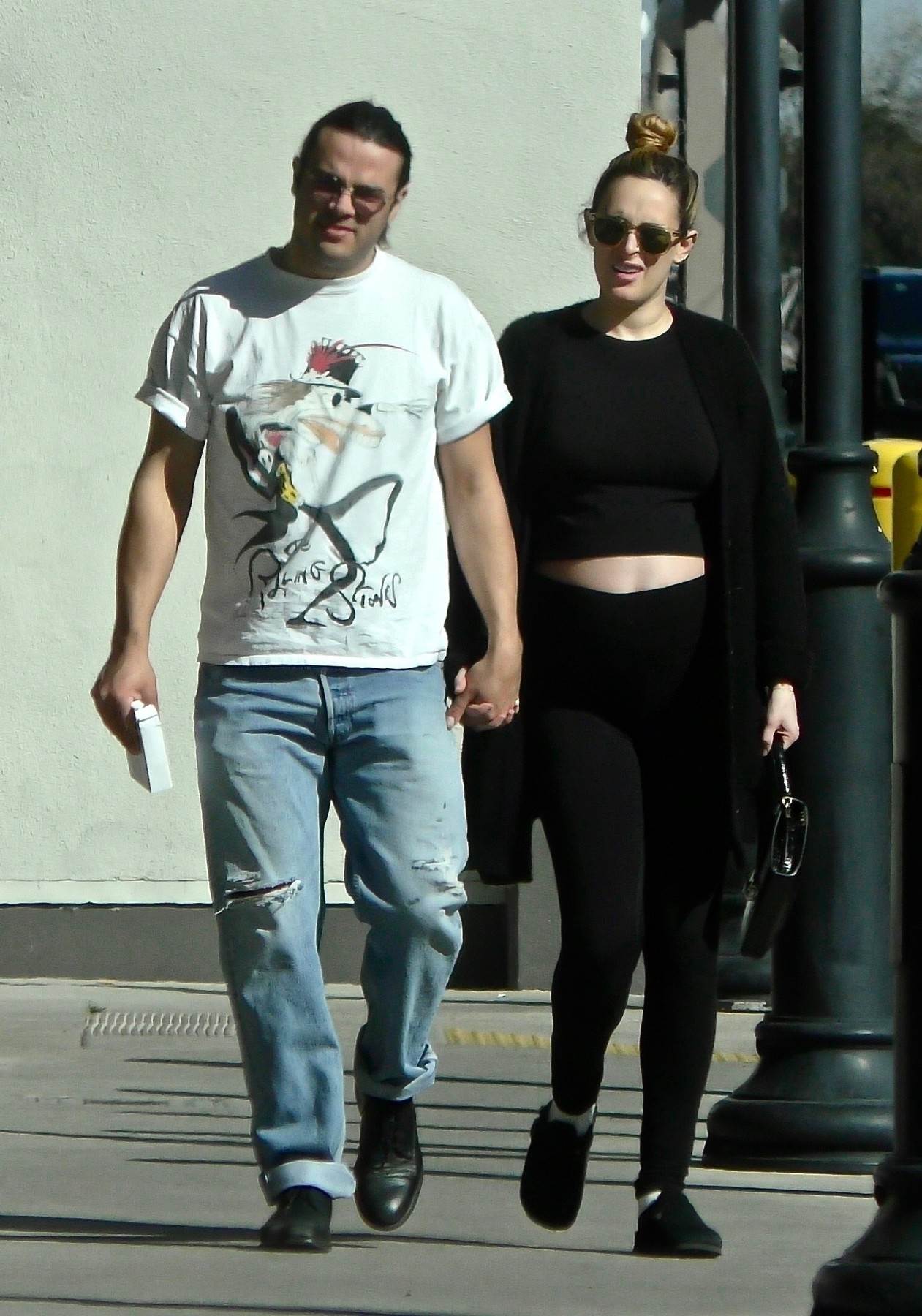 RIHANNA PONOVNO DIKTIRA TREDNOVE - Trudnice otkrile trbuhe