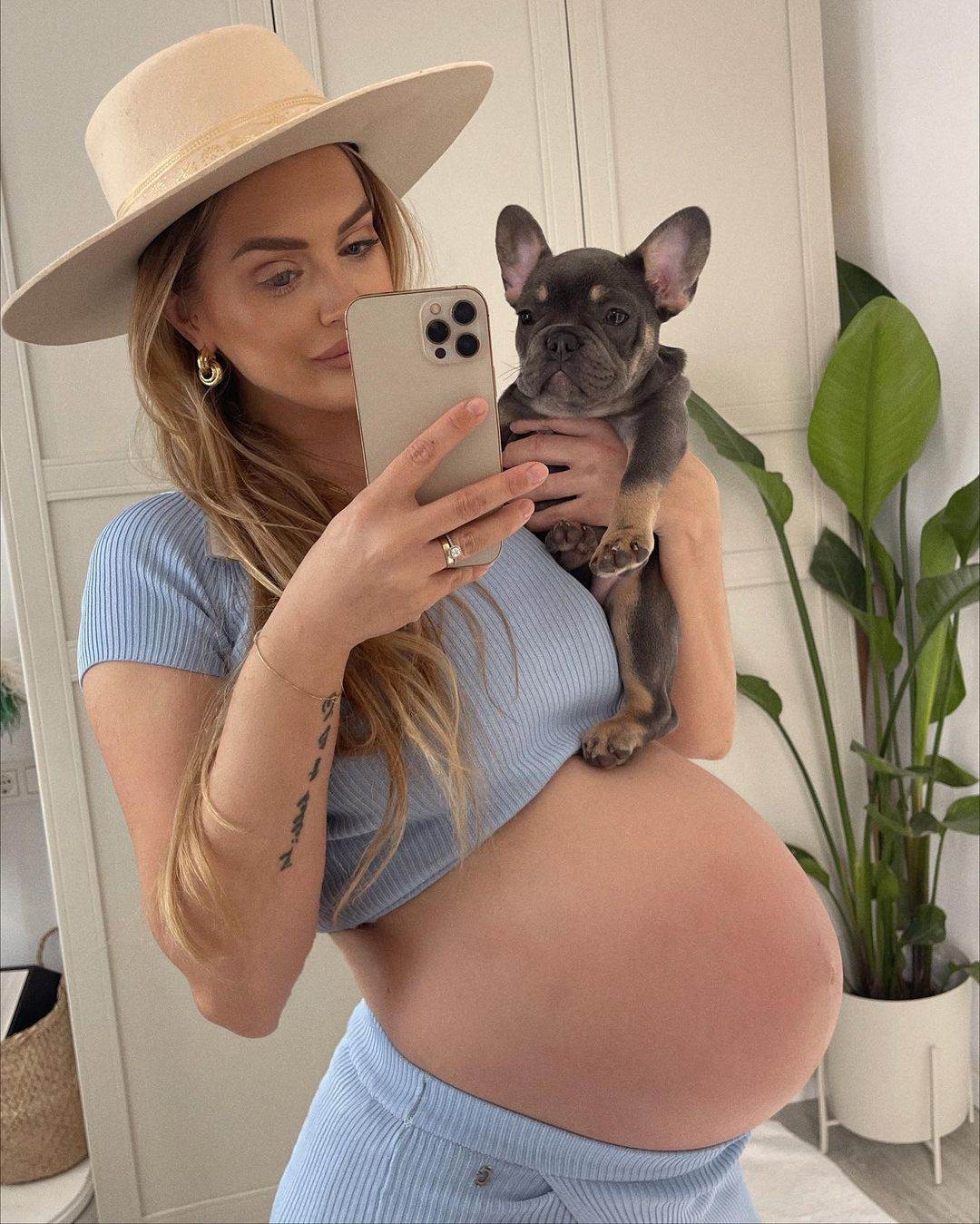 RIHANNA PONOVNO DIKTIRA TREDNOVE - Trudnice otkrile trbuhe