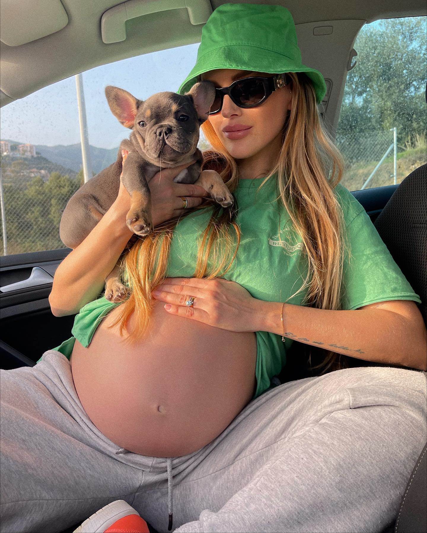 RIHANNA PONOVNO DIKTIRA TREDNOVE - Trudnice otkrile trbuhe