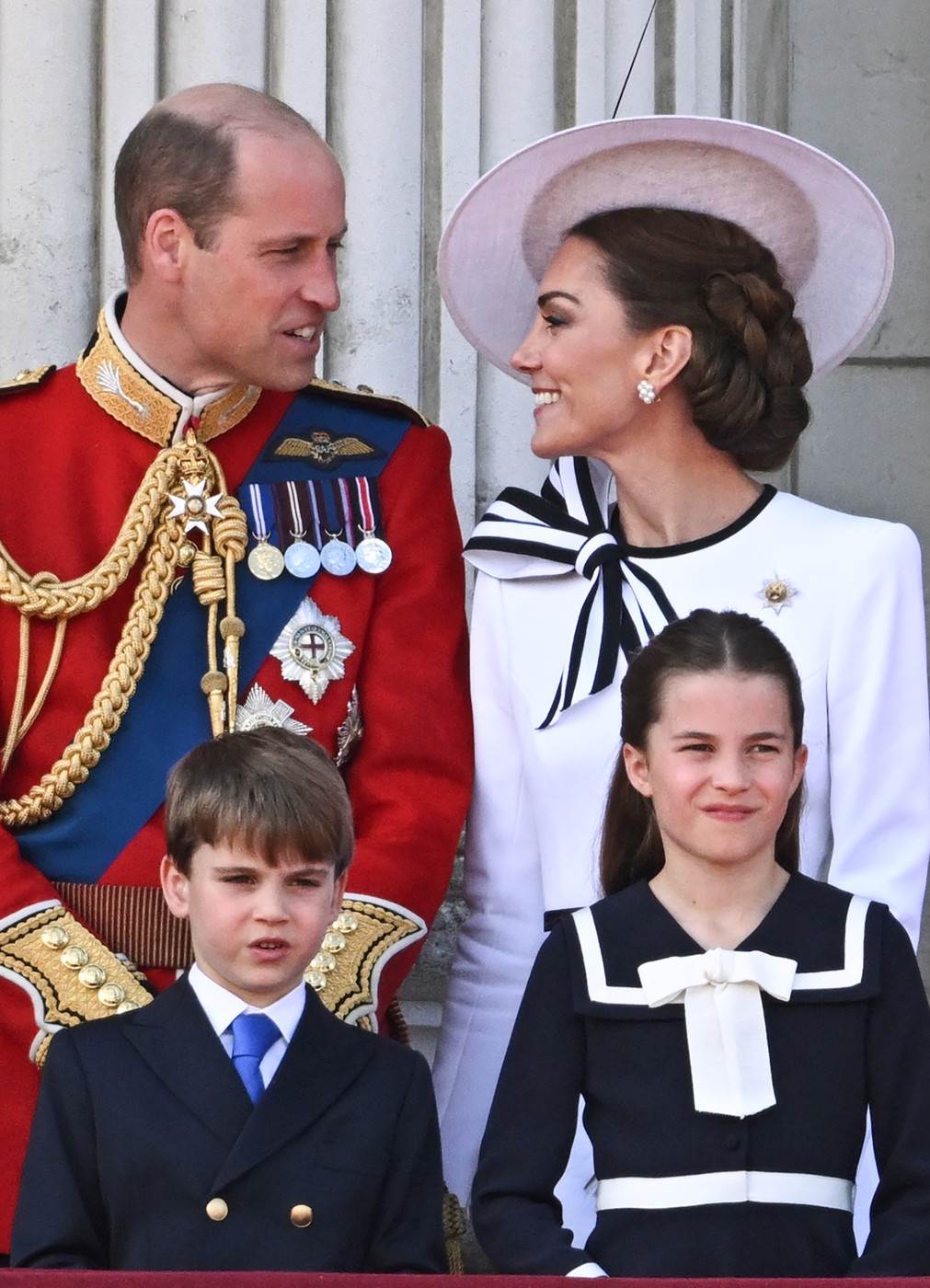 Kate Middleton izašla iz aviona unatraške