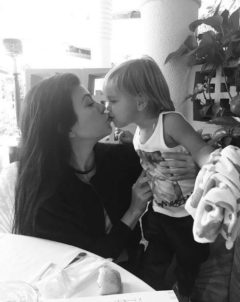 Gal Gadot kritiziraju zbog ljubljenja djeteta u usta