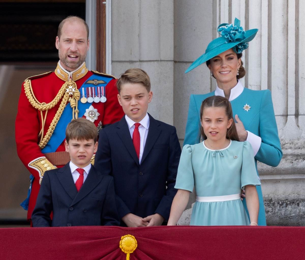 Kate Middleton i obitelj na kraljevoj rodendanskoj paradi