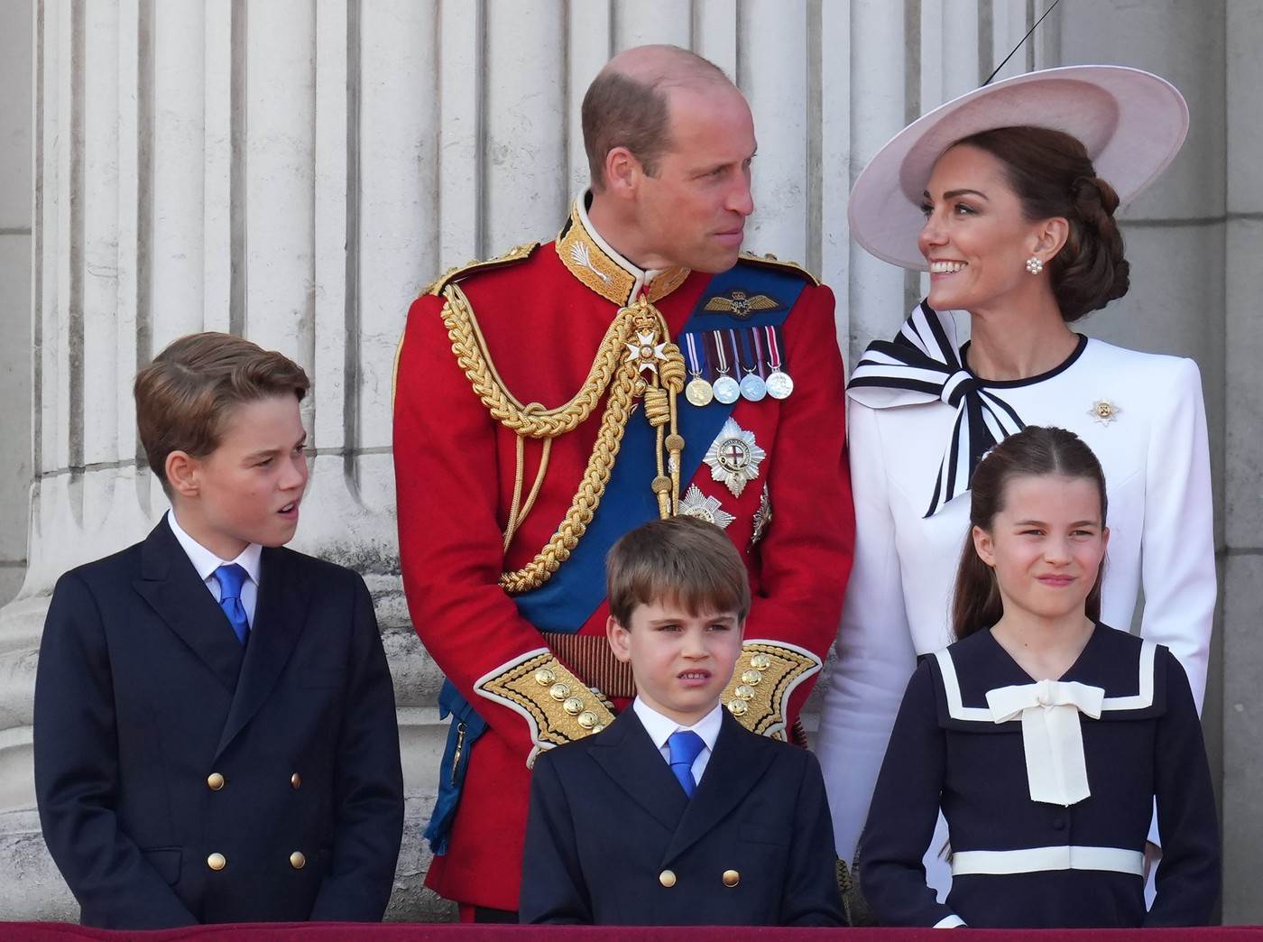 Kate Middleton i obitelj na kraljevoj rodendanskoj paradi