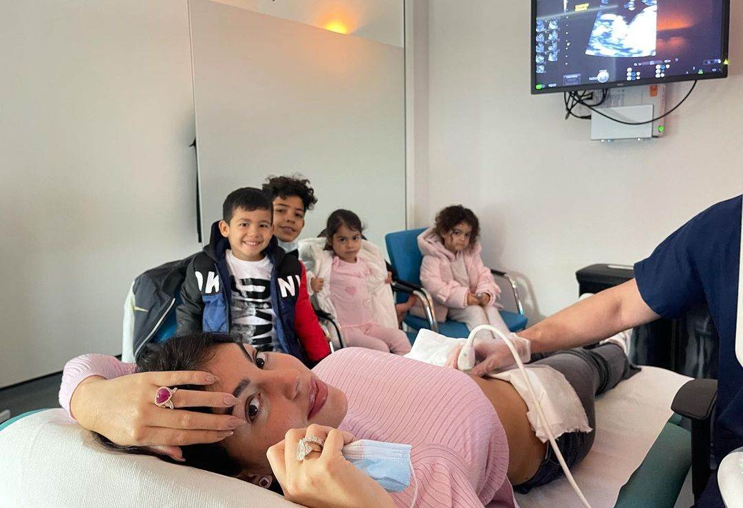 Cristiano Ronaldo i Georgina objavili prvu fotografiju kceri