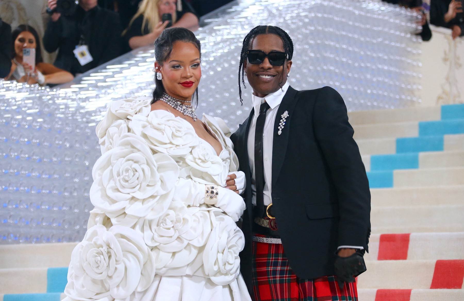 trudne rihanna i serena williams na met gali 2023.