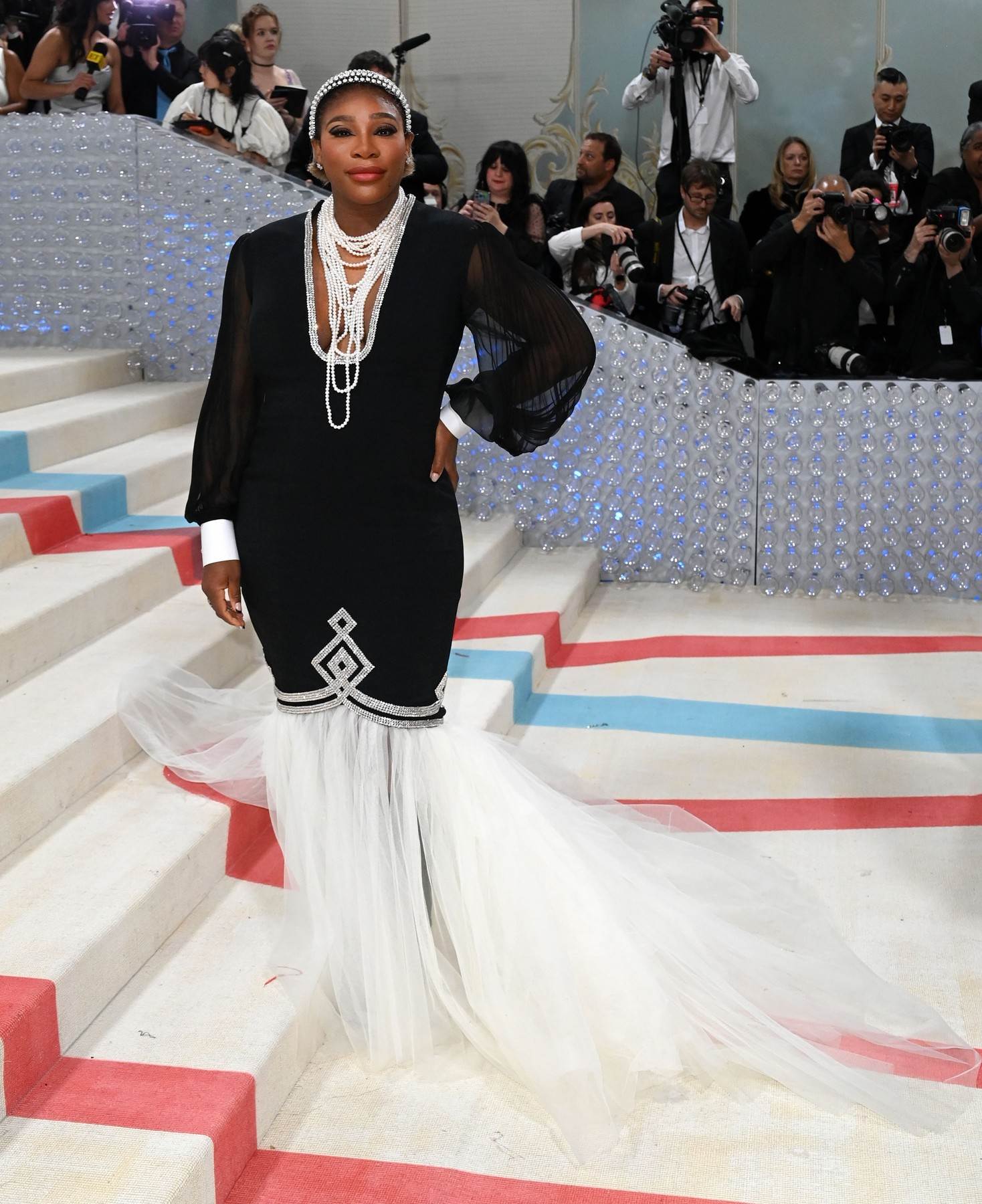 trudne rihanna i serena williams na met gali 2023.