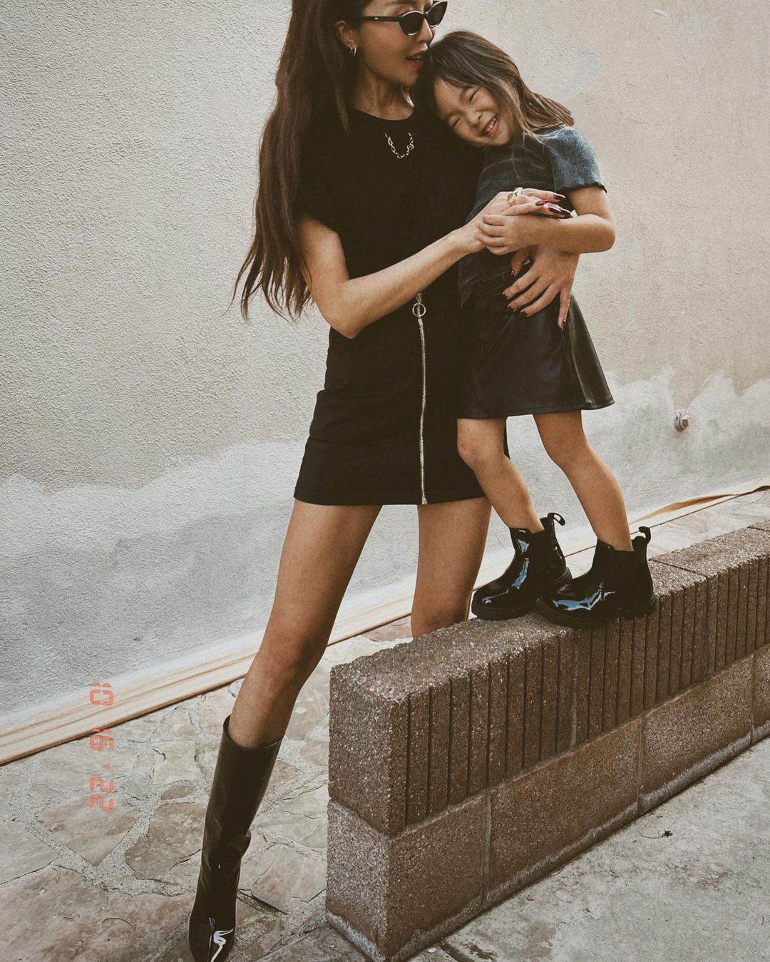 6 mama influencerica s odlicnim modnim stilom