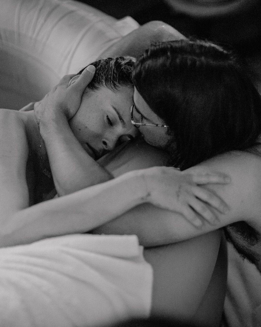 Rumer Willis rodila u vodi, evo kako izgleda takav porod