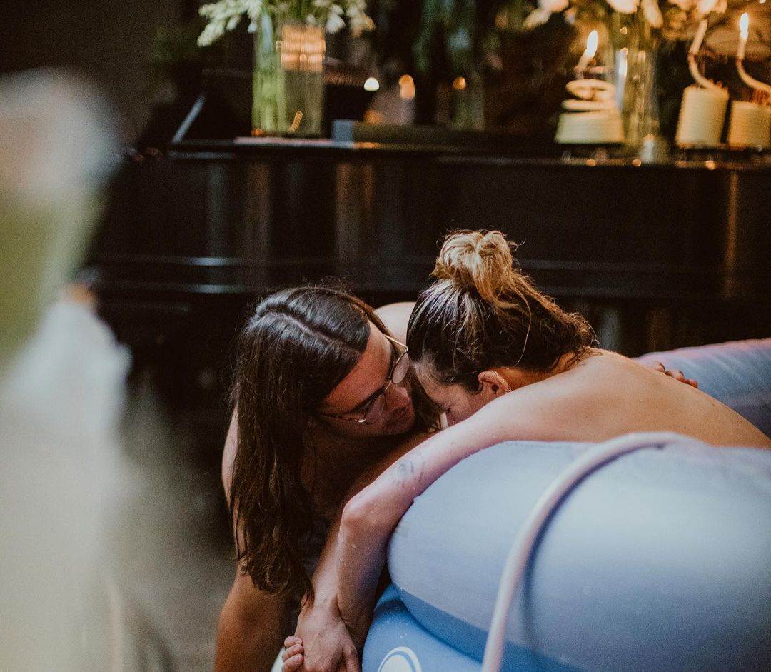 Rumer Willis rodila u vodi, evo kako izgleda takav porod