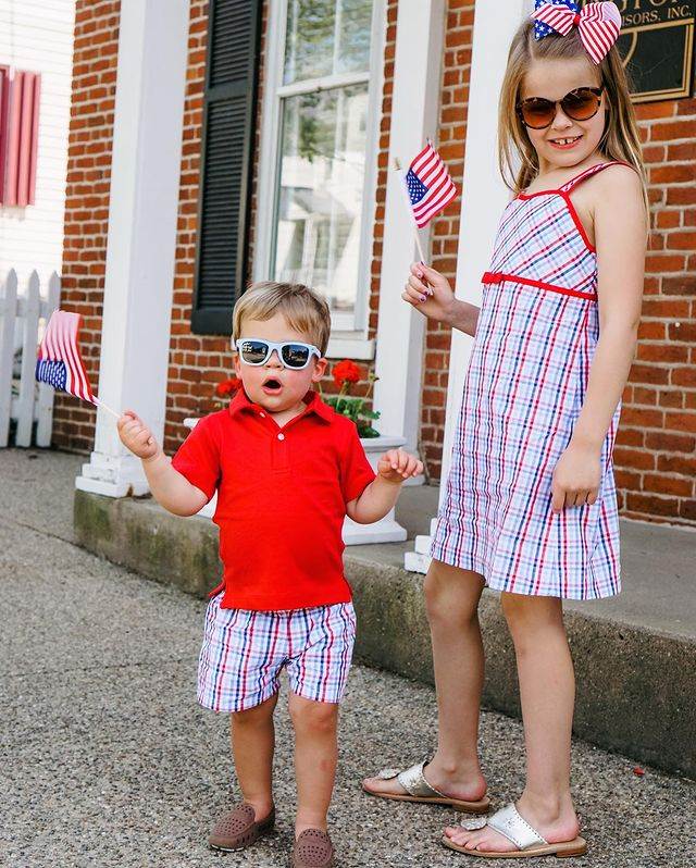 princeza diana odijevala djecu, harryja i williama, u istu odjecu, što o tome kažu strucnjaci?