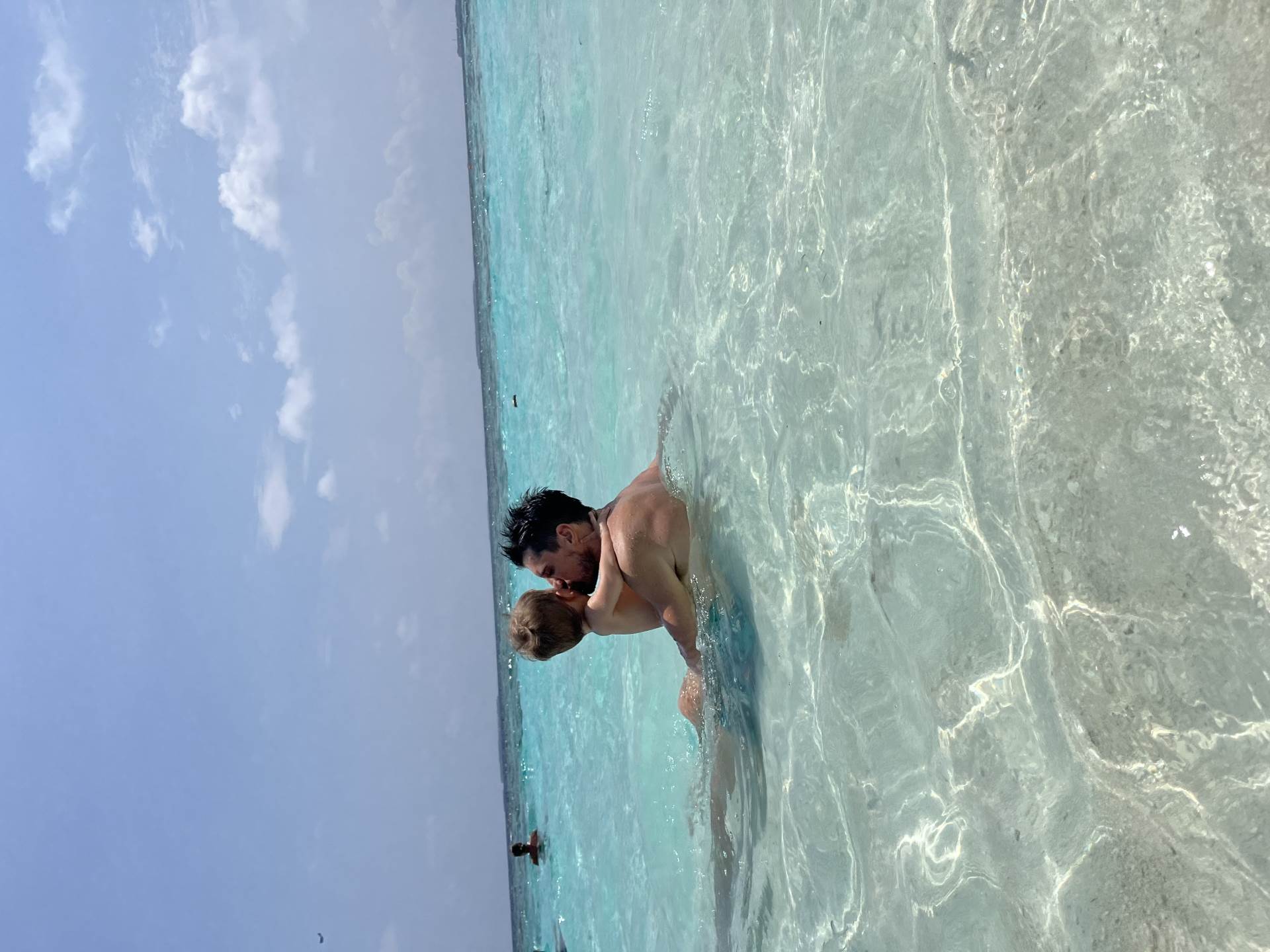 violoncelist luka šulic ceka 4. dijete i s obitelji uživa na maldivima