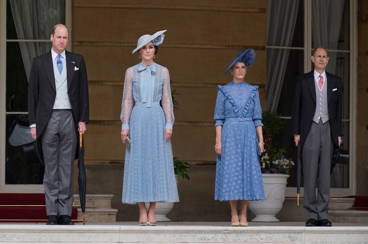 Zašto princ William, Kate i djeca uvijek nose odjecu plave boje?