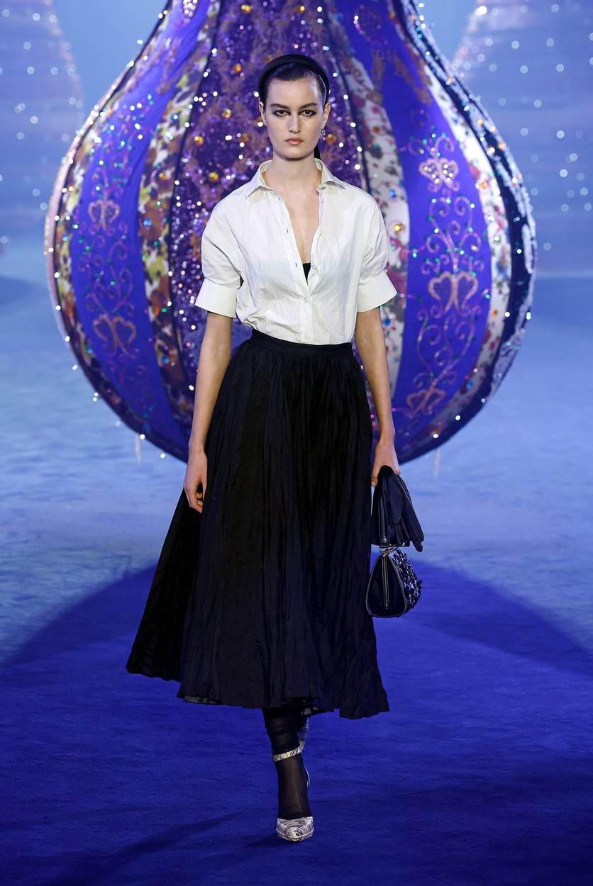 Kako nositi bijelu košulju modni trend 20 inspiracija