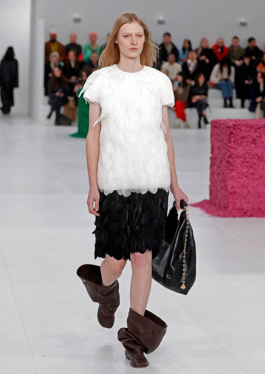 Loewe modna revija za jesen zimu 2023 na pariškom Tjednu mode