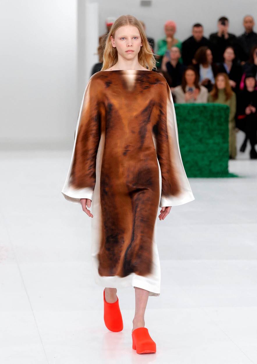 Loewe modna revija za jesen zimu 2023 na pariškom Tjednu mode