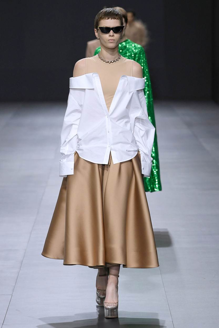 Kako nositi bijelu košulju modni trend 20 inspiracija