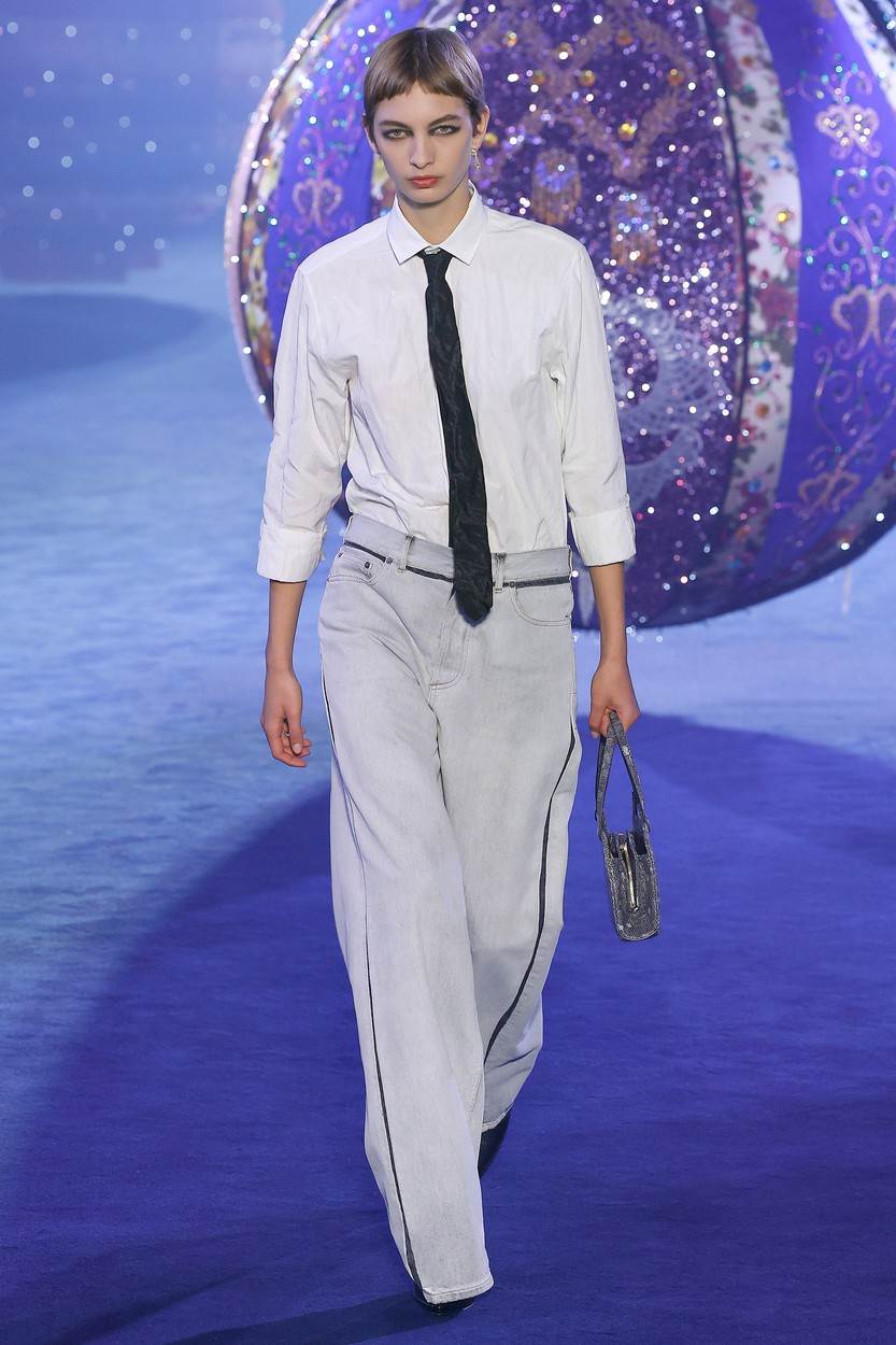 Kako nositi bijelu košulju modni trend 20 inspiracija