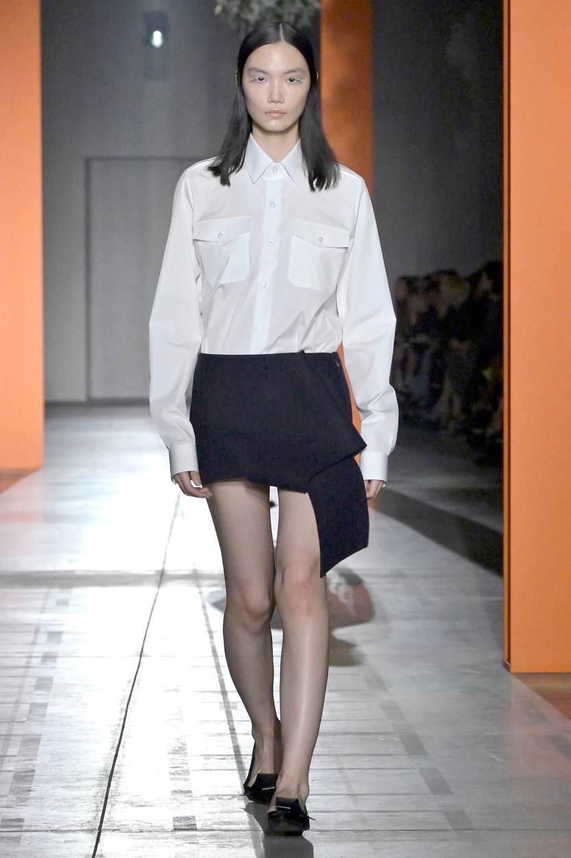 Kako nositi bijelu košulju modni trend 20 inspiracija