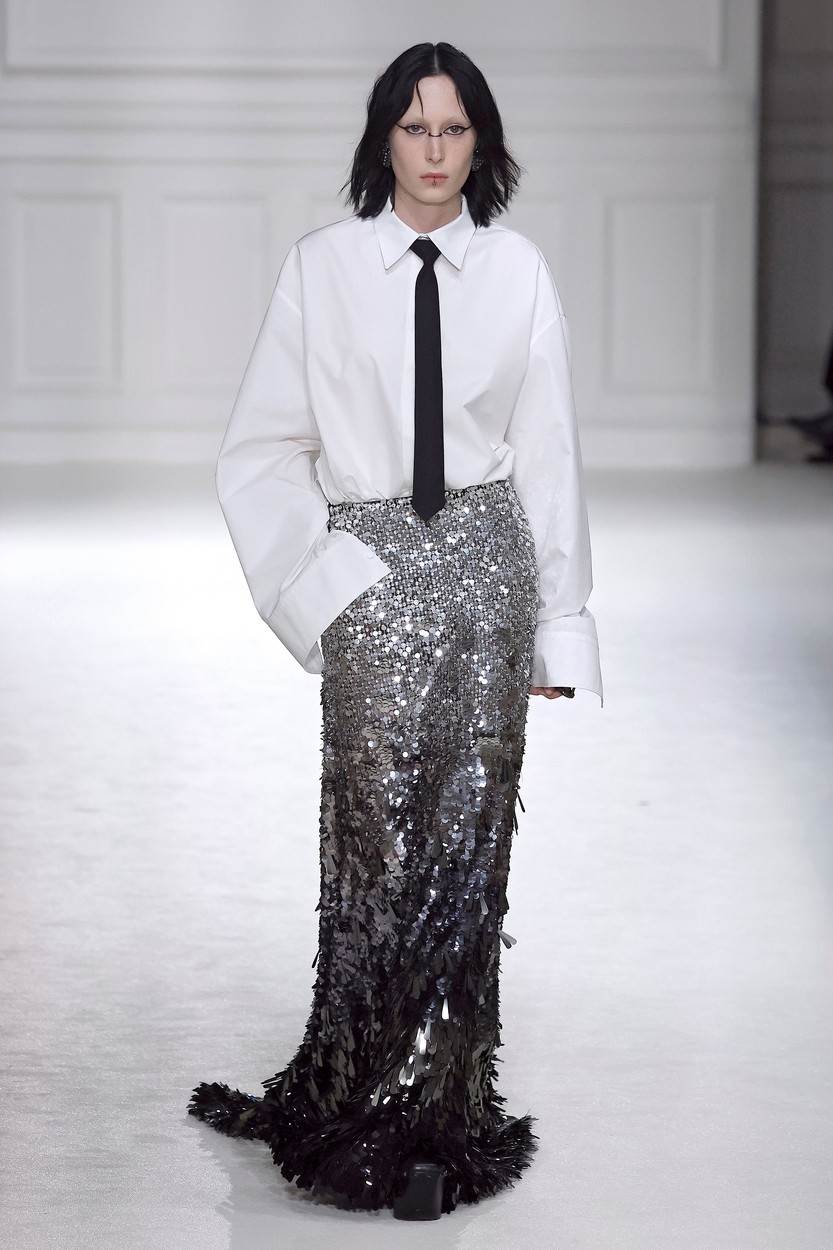 Kako nositi bijelu košulju modni trend 20 inspiracija