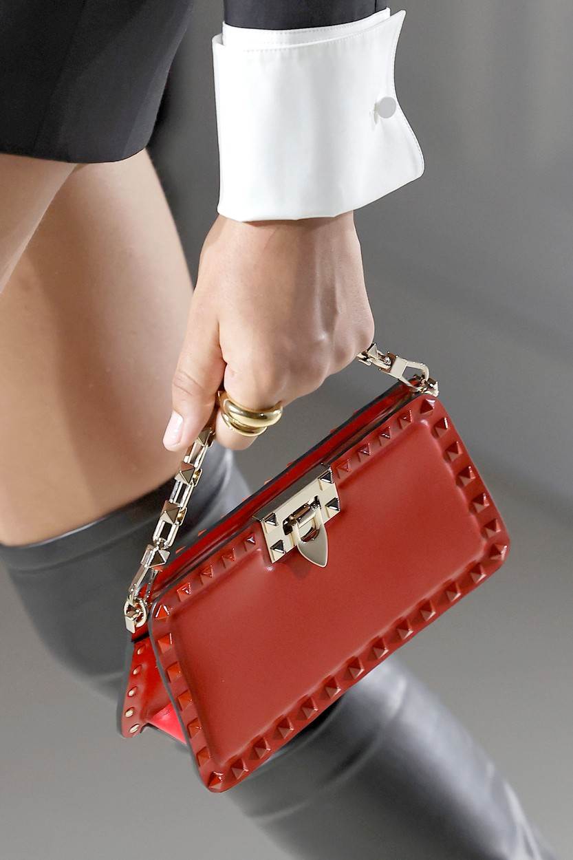 Kako nositi bijelu košulju modni trend 20 inspiracija