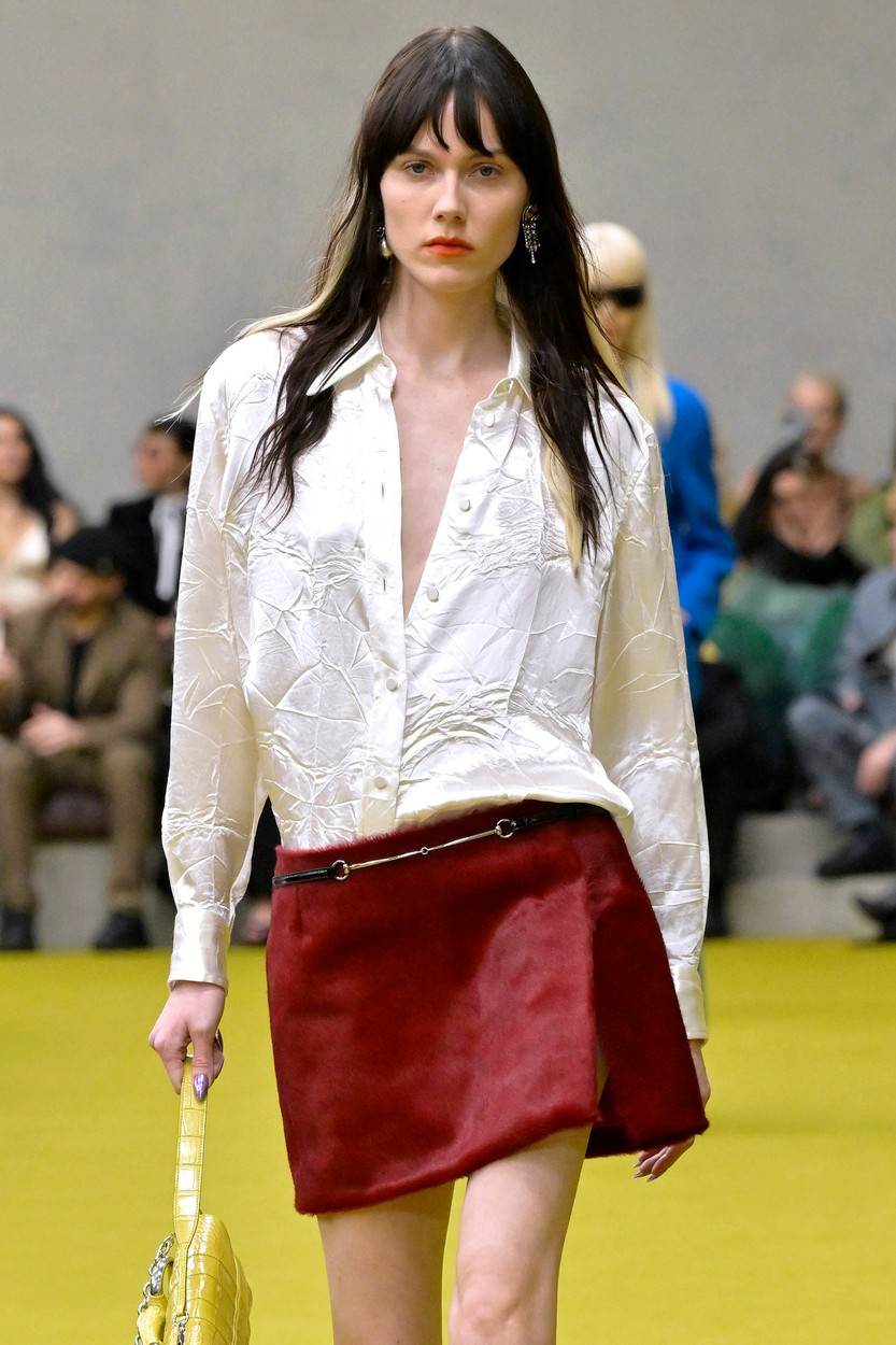 Kako nositi bijelu košulju modni trend 20 inspiracija