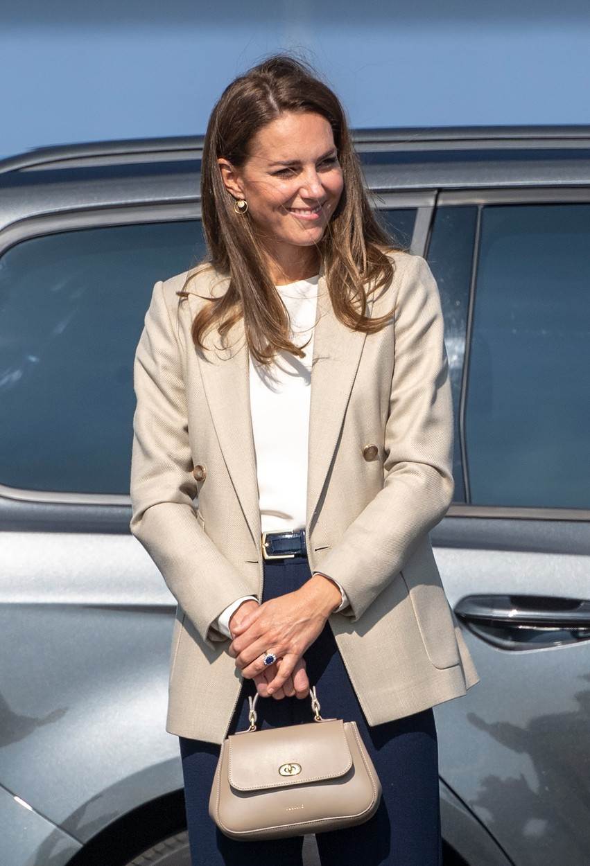 Kako Kate Middleton nosi klasične sakoe