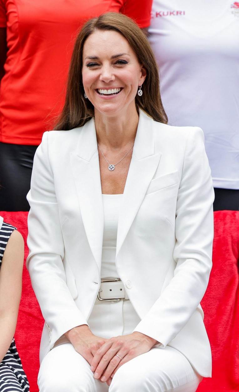 Kako Kate Middleton nosi klasične sakoe
