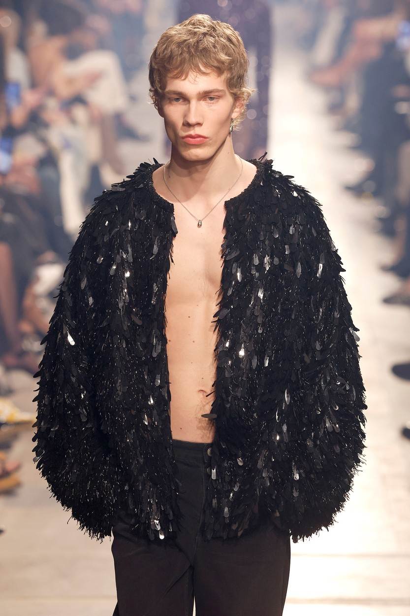 Bomber jakna modni trend jesen 2023