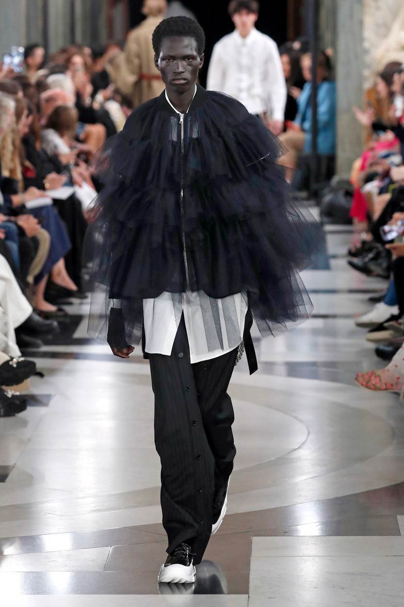 Bomber jakna modni trend jesen 2023