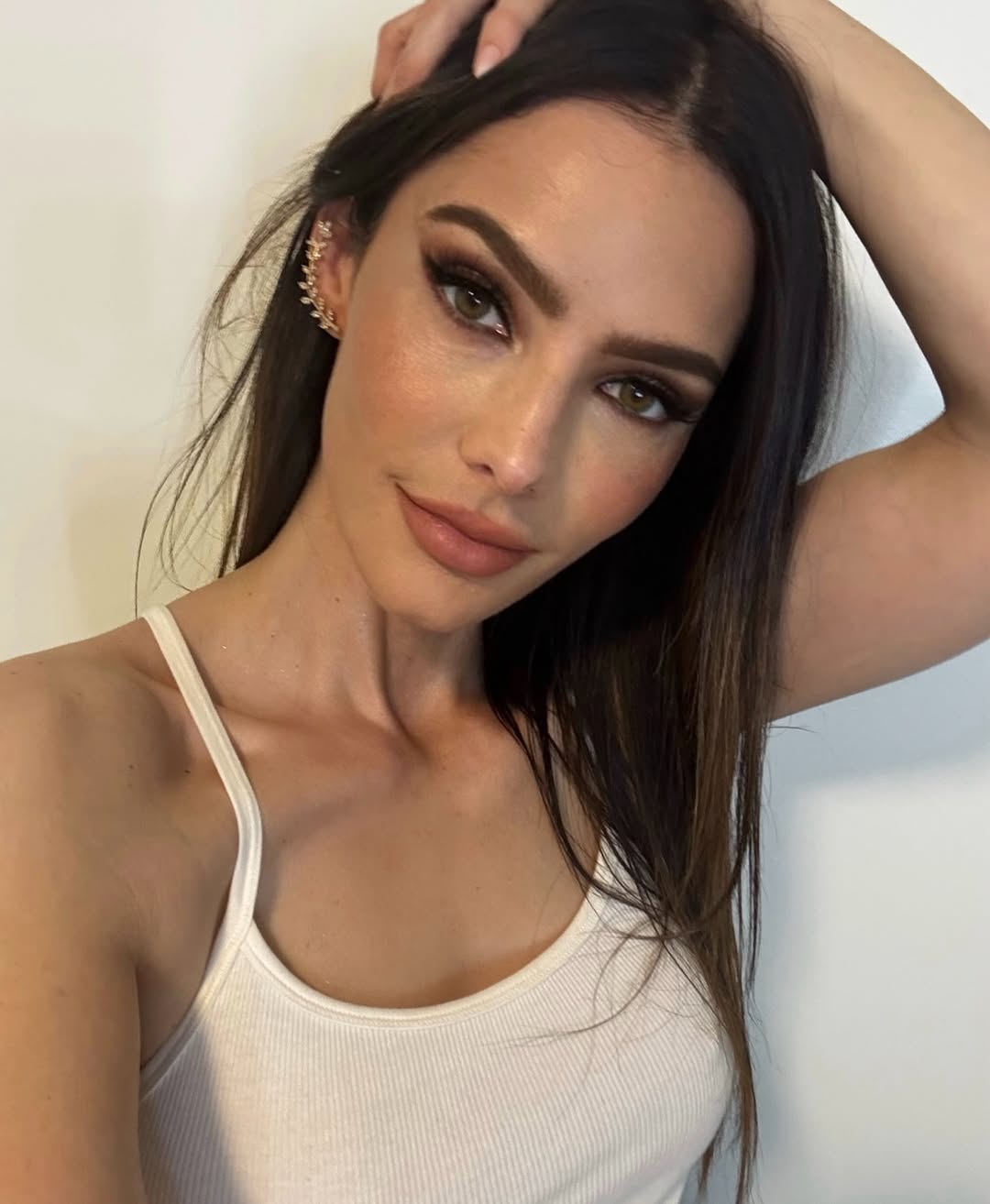 The ear cuff’s carrying the plot twist of the outfit ✨#happy #friday 🫶.jpg