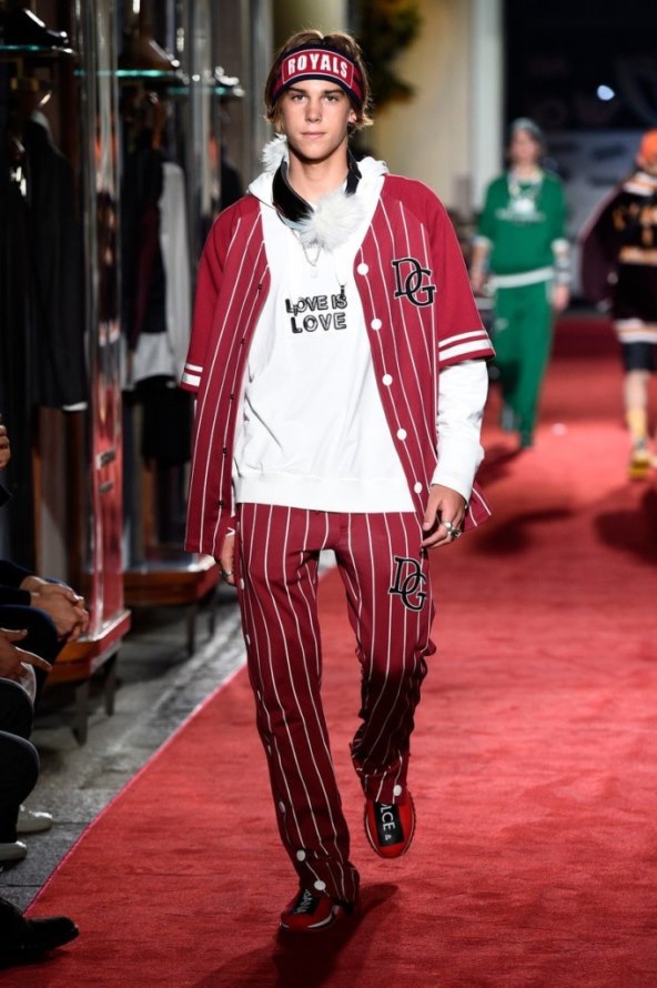 Prvi manekenski koraci sina slavnog James Bonda