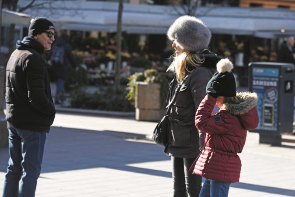 PLIJENILA POGLEDE Jelena Perčin u šetnji gradom poput ruske ljepotice