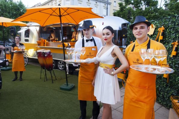 Ultimativni retro šik Veuve Clicquot Pop-Up bar  na Oleander terasi