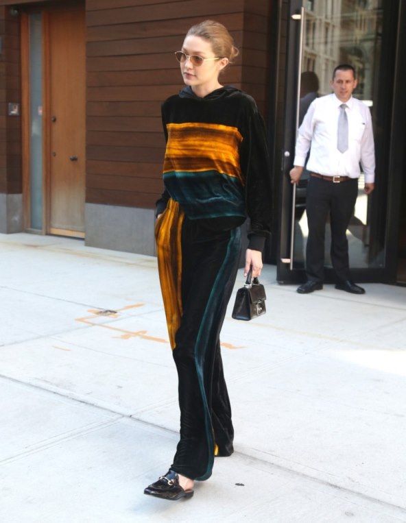 Svi njezini stajlinzi s omiljenim dizajnerskom cipelicama