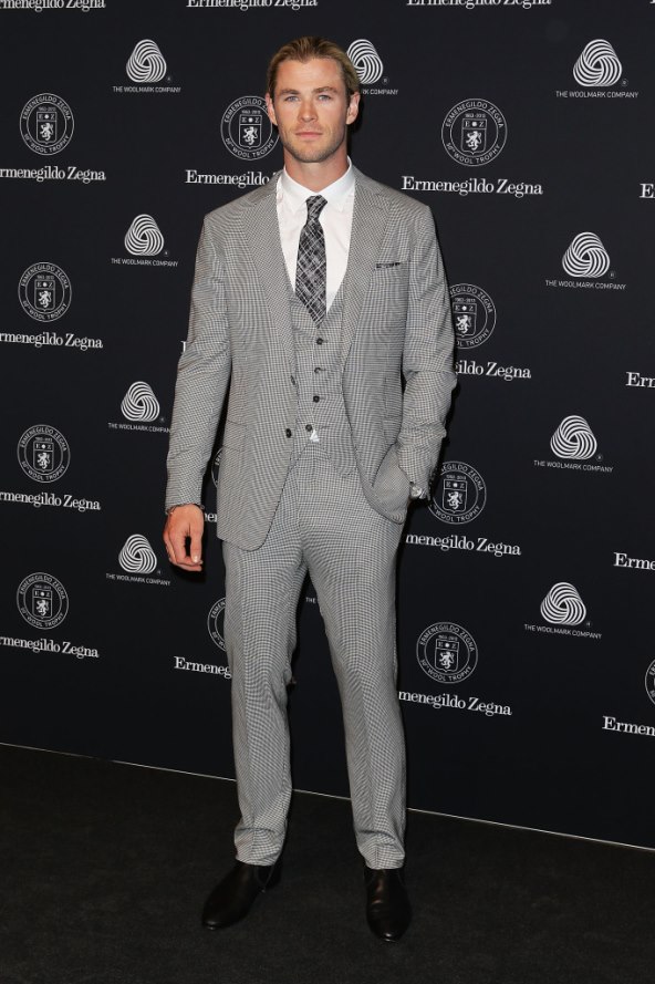 Slavni muškarci u sivim ili žutim odijelima? 