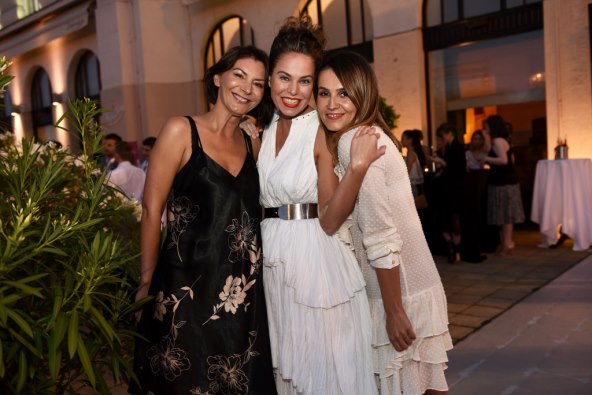 Domaće zvijezde u tip-top izdanjima zablistale na modnoj reviji Aleksandre Dojčinović