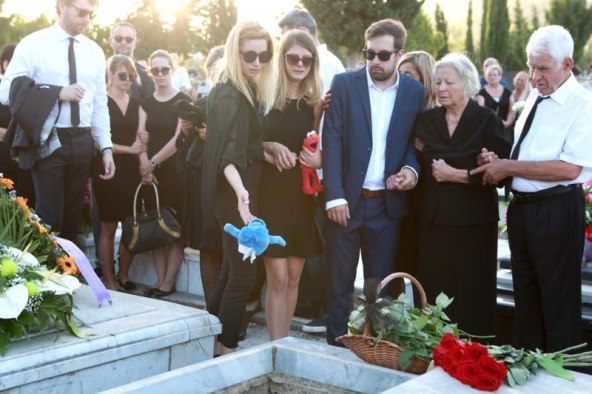 TUŽNI ISPRAĆAJ Obitelj i prijatelji uplakani se oprostili od prerano preminulog Siniše Svilana