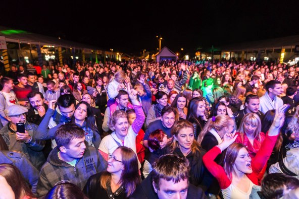 Grupa Colonia i Danijela Martinović ugrijale prohladnu zagrebačku noć