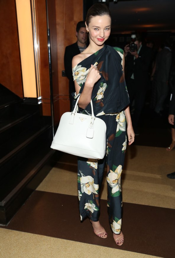 Novi trend za ljeto: bijele torbe vladaju svijetom modnih dodataka!  