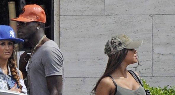 Mario Balotelli na odmoru s Francescom Monti