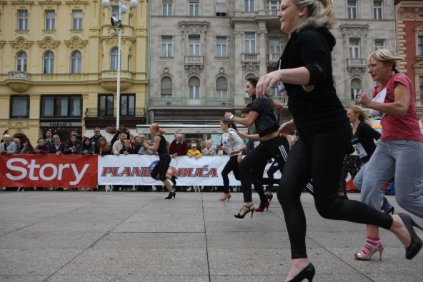 Storyjeva Utrka na štiklama privukla je...