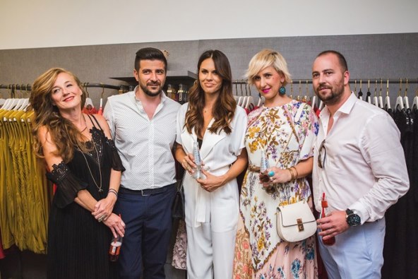 Preplanula Jolina supruga sa svoje tri kćeri zablistala u Splitu