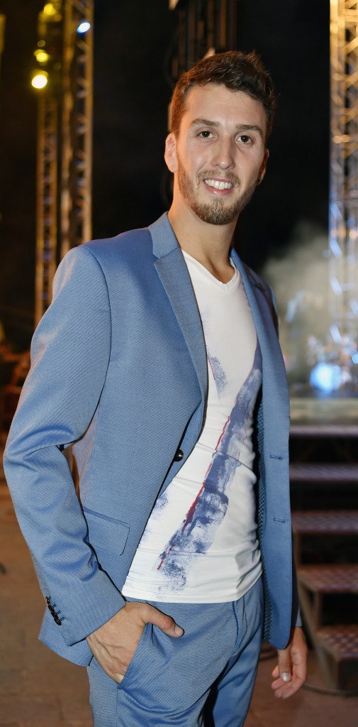 SUZA SUZU STIŽE Mladen Grdović na pozornici Splitskog festivala nije mogao prestati plakati