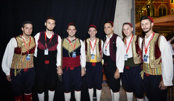 SUZA SUZU STIŽE Mladen Grdović na pozornici Splitskog festivala nije mogao prestati plakati