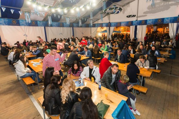 Tisuće ljudi pjevalo uz Tonyja Cetinskog 