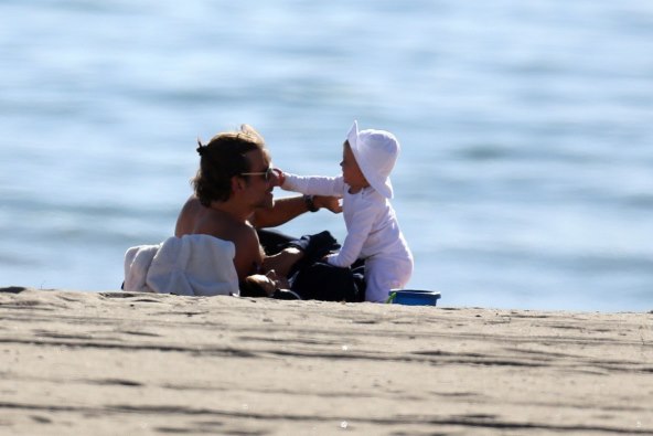 Obiteljska idila ljepotice, supruga i kćerkice