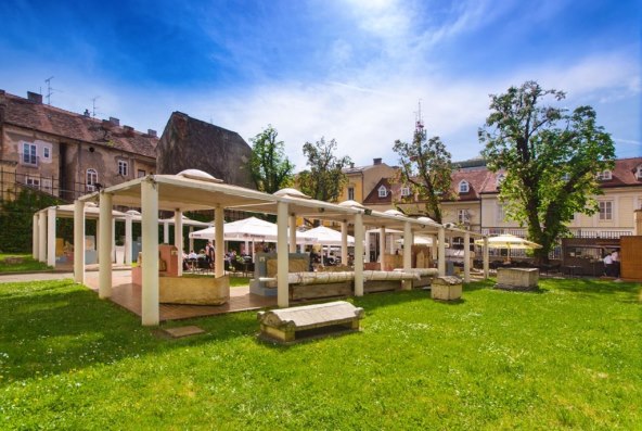 Brewbites - American restaurant & sports bar slavi prvi rođendan