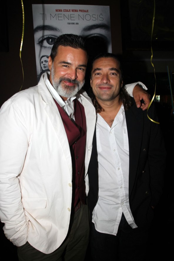 Naša zaljubljena glumca ne odvaja se od dečka